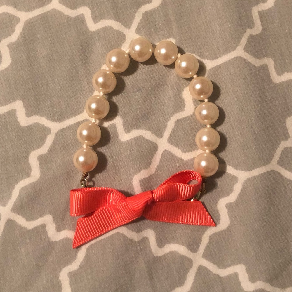 EUC Preppy Pearl Coral Bow Tie Bracelet 🎀